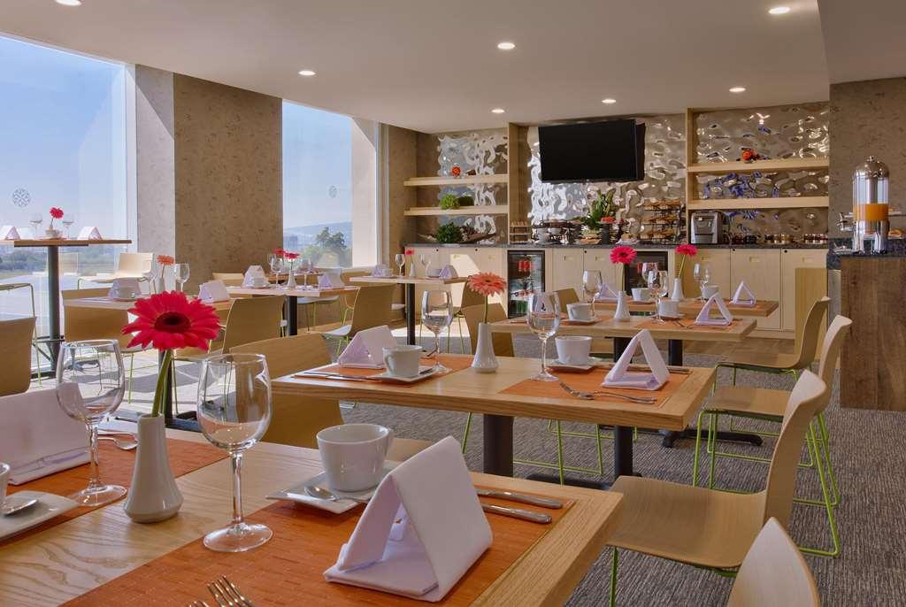 Hotel Galeria Plaza Irapuato Restaurant photo