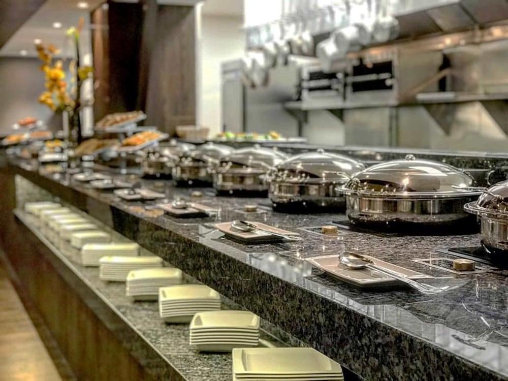 Hotel Galeria Plaza Irapuato Extérieur photo